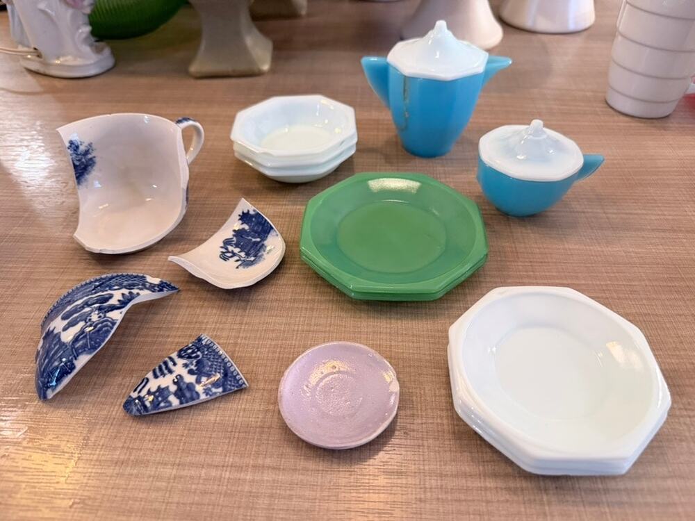 Broken Antique Vintage Cup Saucers Art Project Upcycle Jewelry Making Crafts Fun
